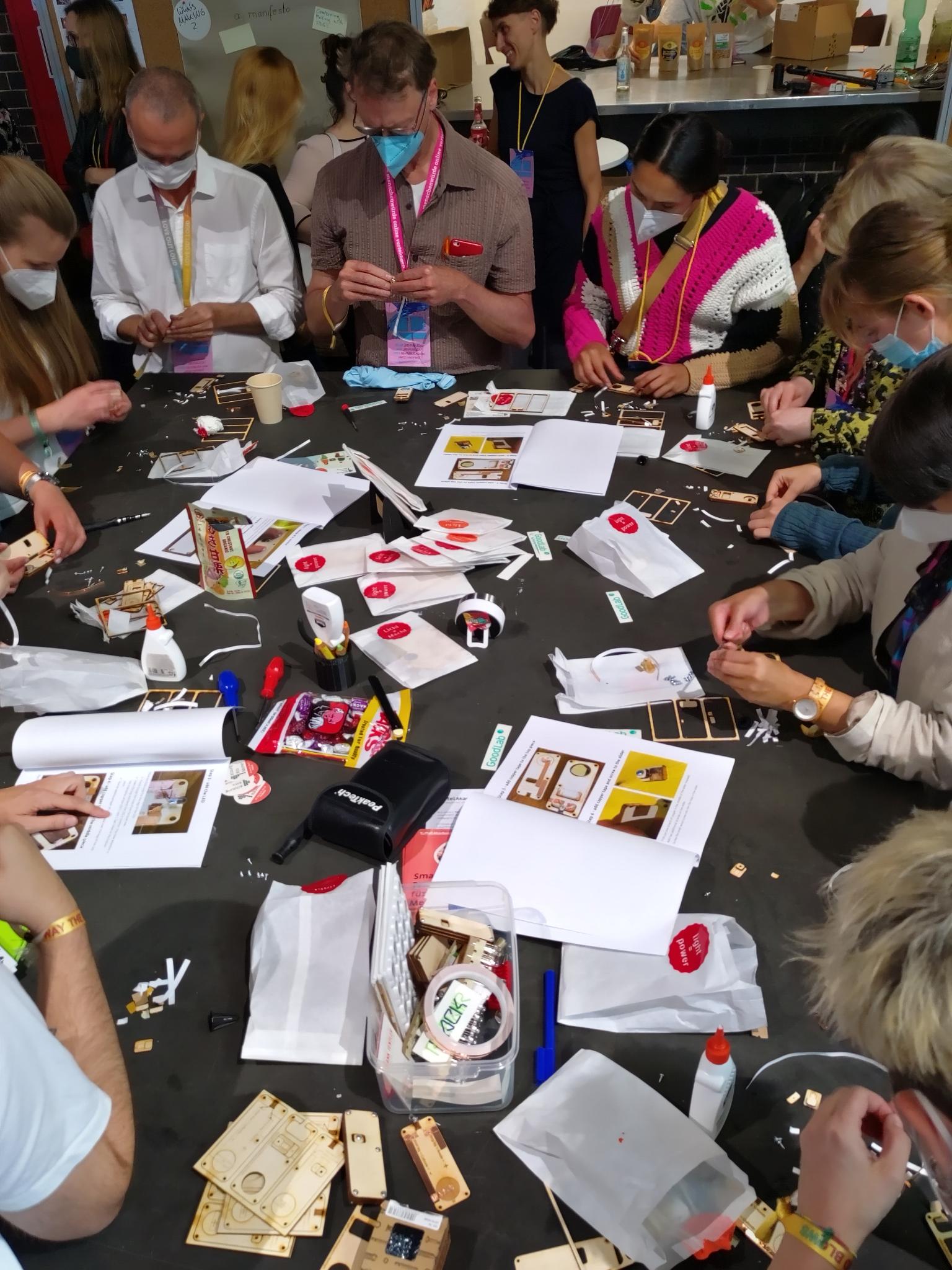 Flash Light Critical Making Distributed Design Platform