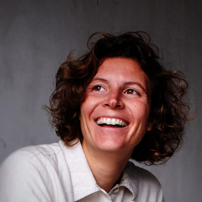 profile picture of the designer Verena Witthuhn, smiling woman